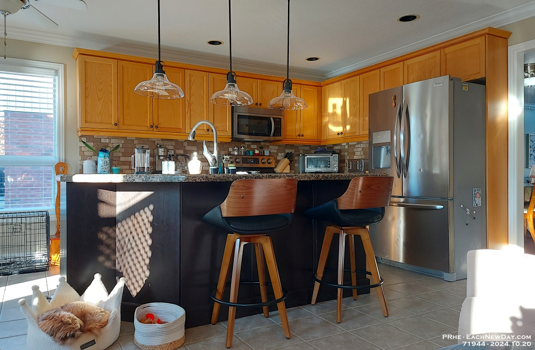 71944CrLeUsm - Our kitchen, Sunday morning